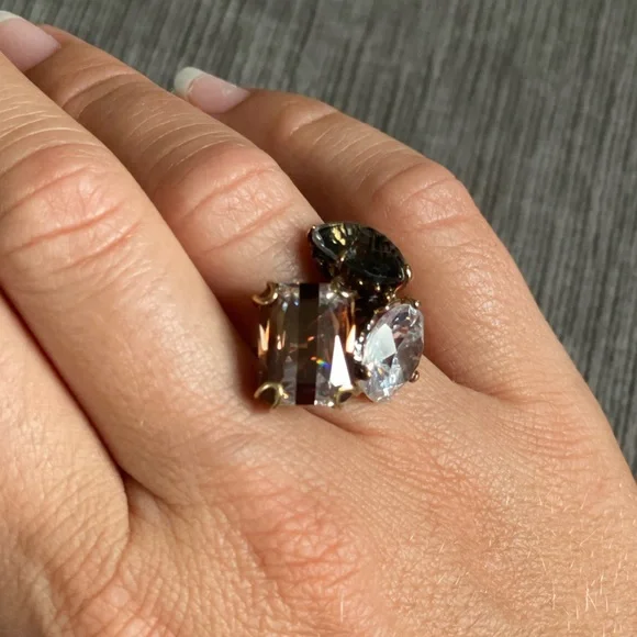 Henri Bendel ironic ring with dust bag - Picture 3 of 5